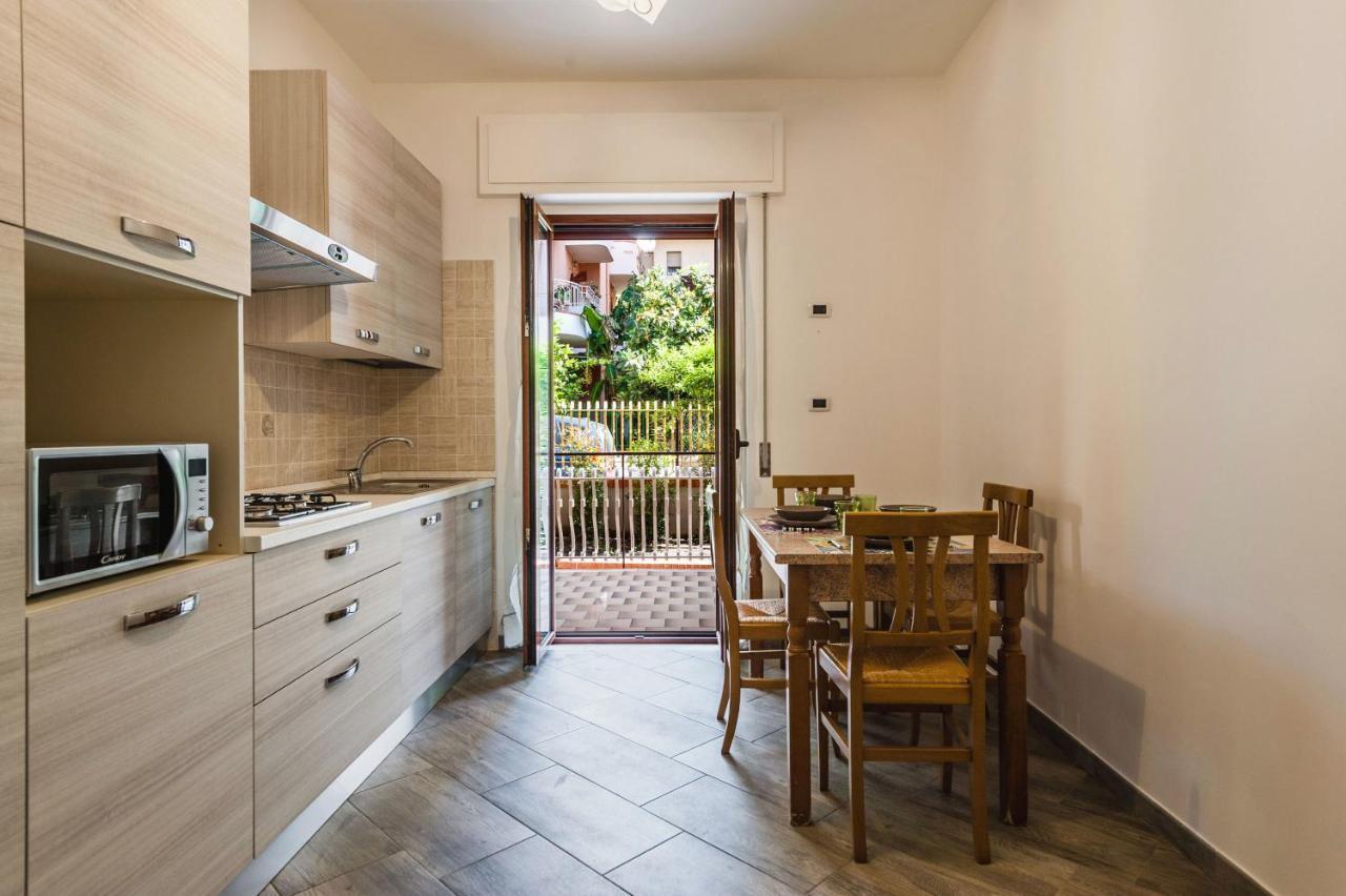 Lemon Tree Apartments By Wonderful Italy Giardini Naxos Bagian luar foto