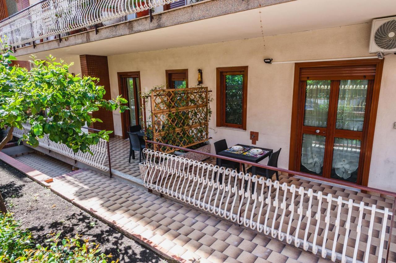 Lemon Tree Apartments By Wonderful Italy Giardini Naxos Bagian luar foto